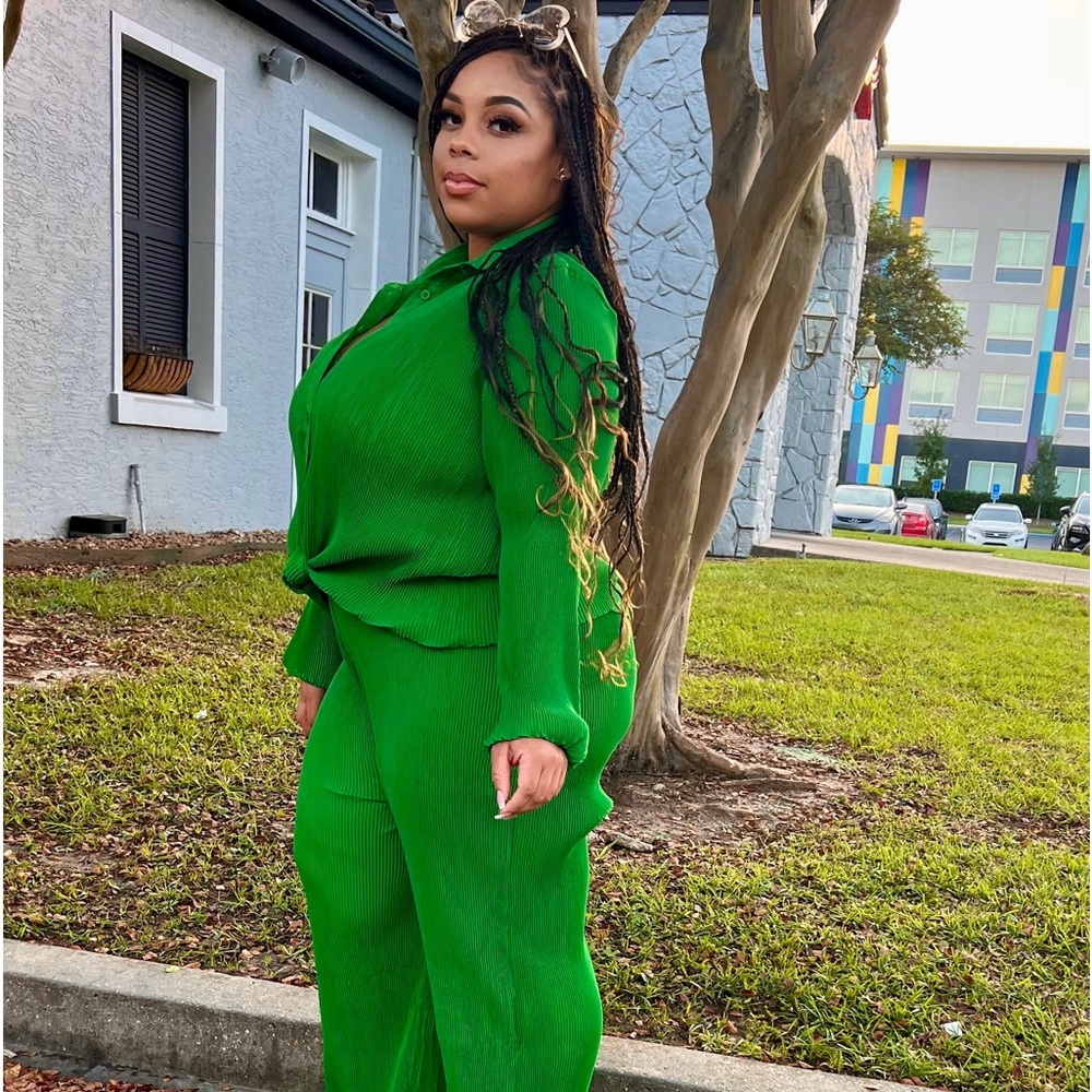 COPY - Beautiful Kelly green two piece set. Oversized fit, only worn once.